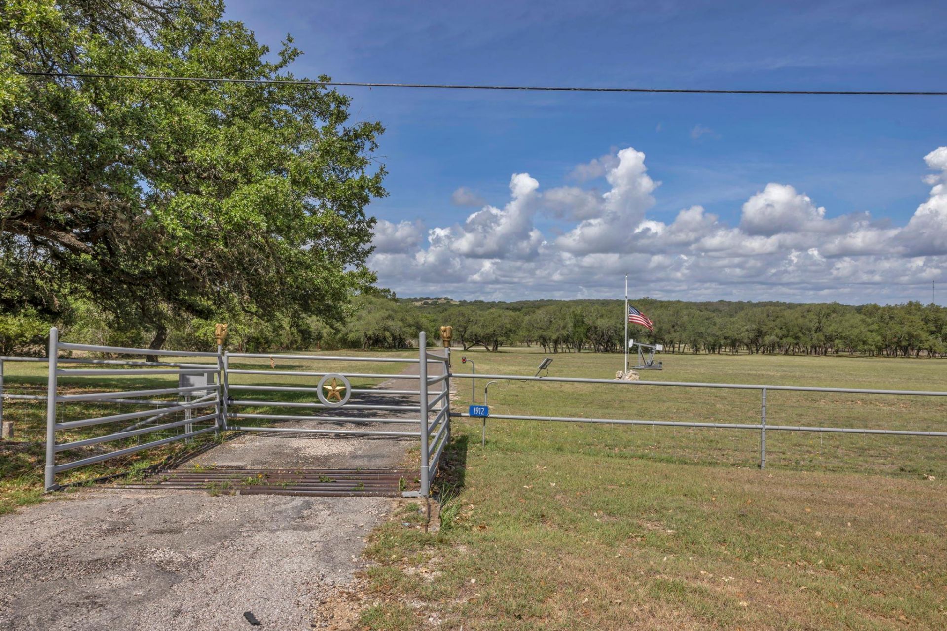 1912 S Us Highway 281 Highway, Johnson City, TX 78636 Main Photo