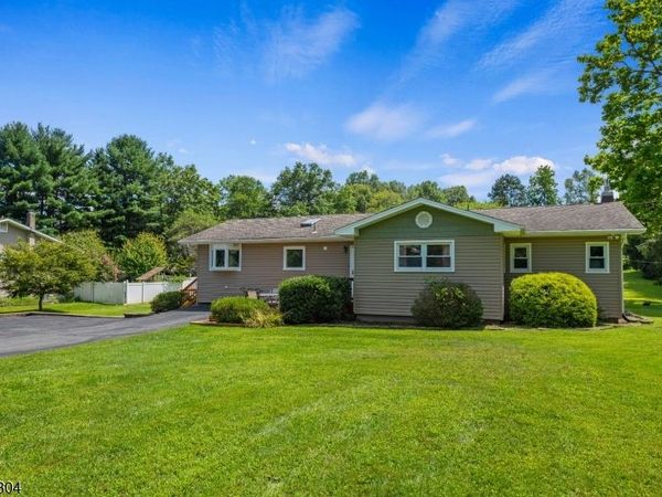 39 Cornhollow Rd, Roxbury, NJ 07876