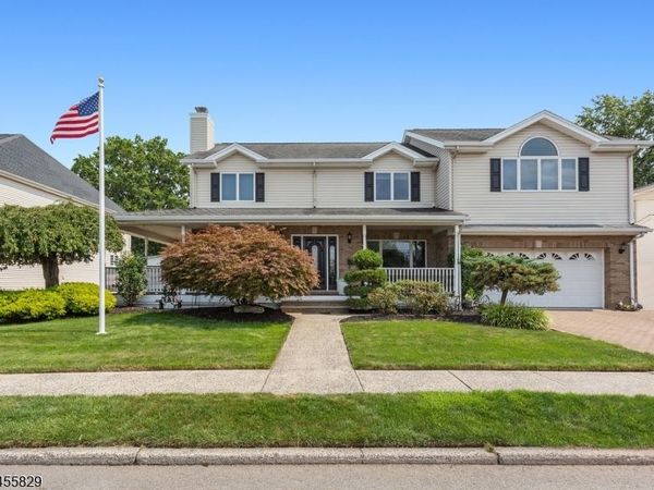26 Mount Cedar Ave, Wallington, NJ 07057
