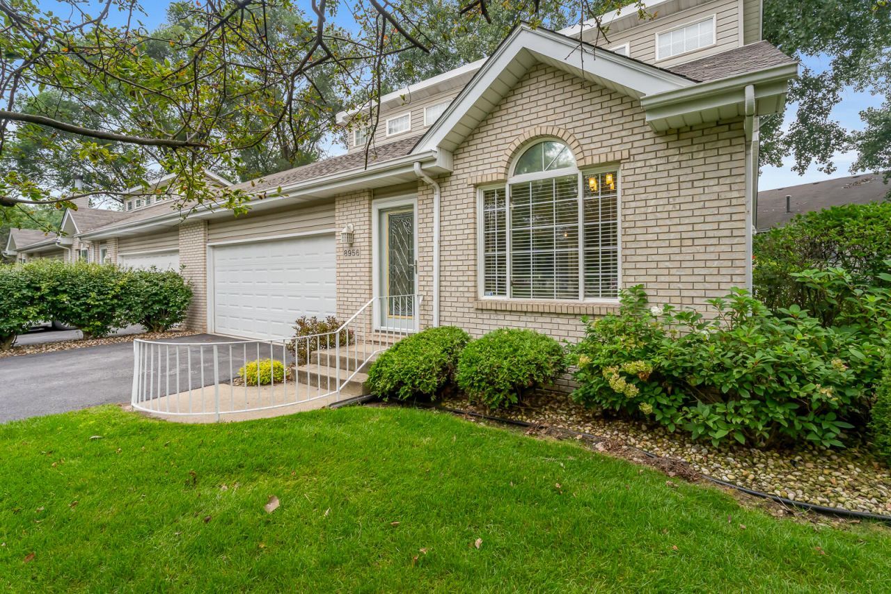 8956 Price Circle, Highland, IN 46322 Main Photo