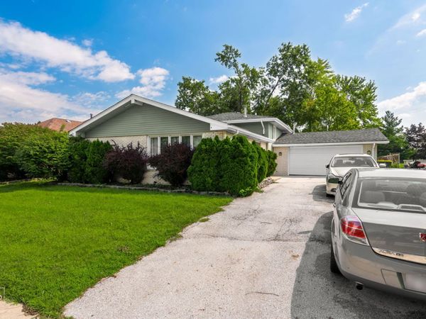 19533 Lake Lynwood Drive , Lynwood, IL 60411