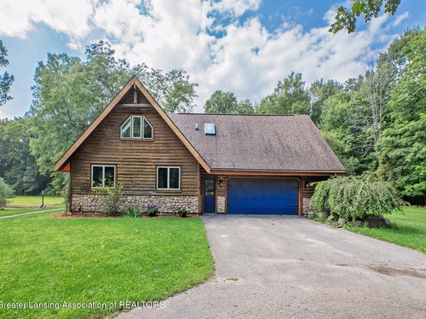 10471 N Royston Road, Grand Ledge, MI 48837