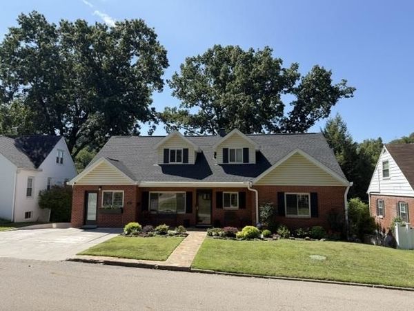 63 Oakwood Road, Huntington, WV 25701