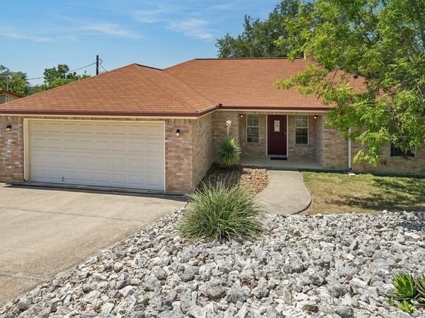 220 Loma Vista Dr, Kerrville, TX 78028