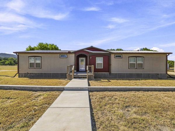 626 Spur 100, Kerrville, TX 78028