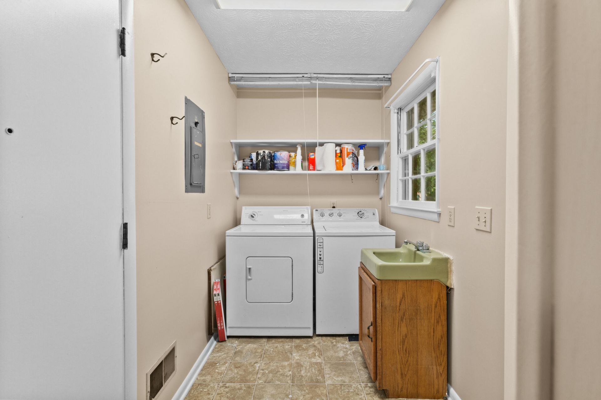 1757 Saint Matthews Road Photo 11