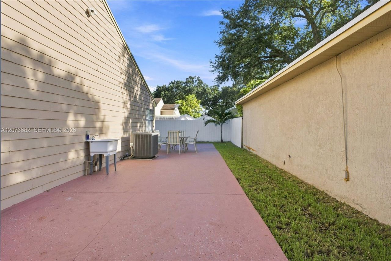 8635 SW 15th St , Pembroke Pines, FL 33025 Photo