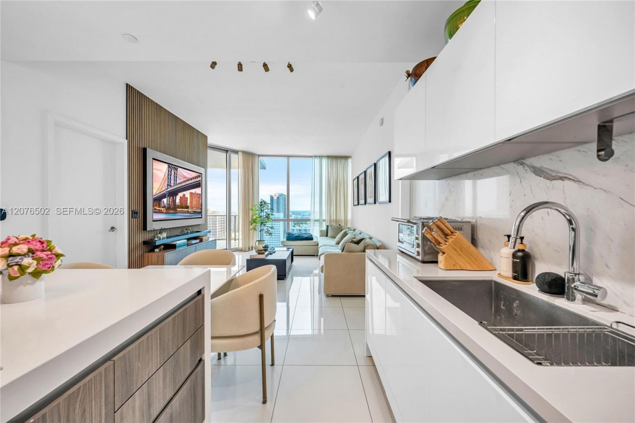 851 NE 1st Ave , Unit 2408, Miami, FL 33132 Photo