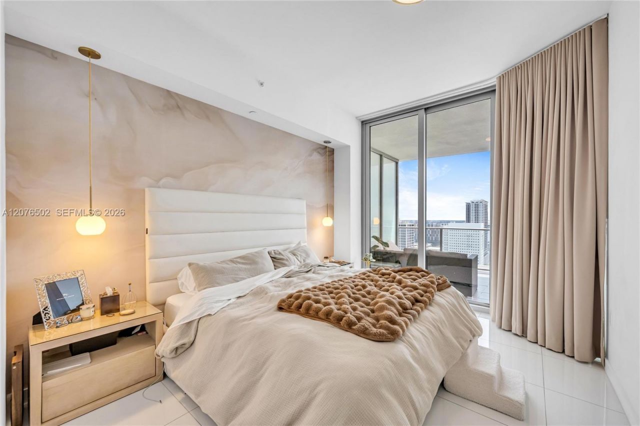 851 NE 1st Ave , Unit 2408, Miami, FL 33132 Photo
