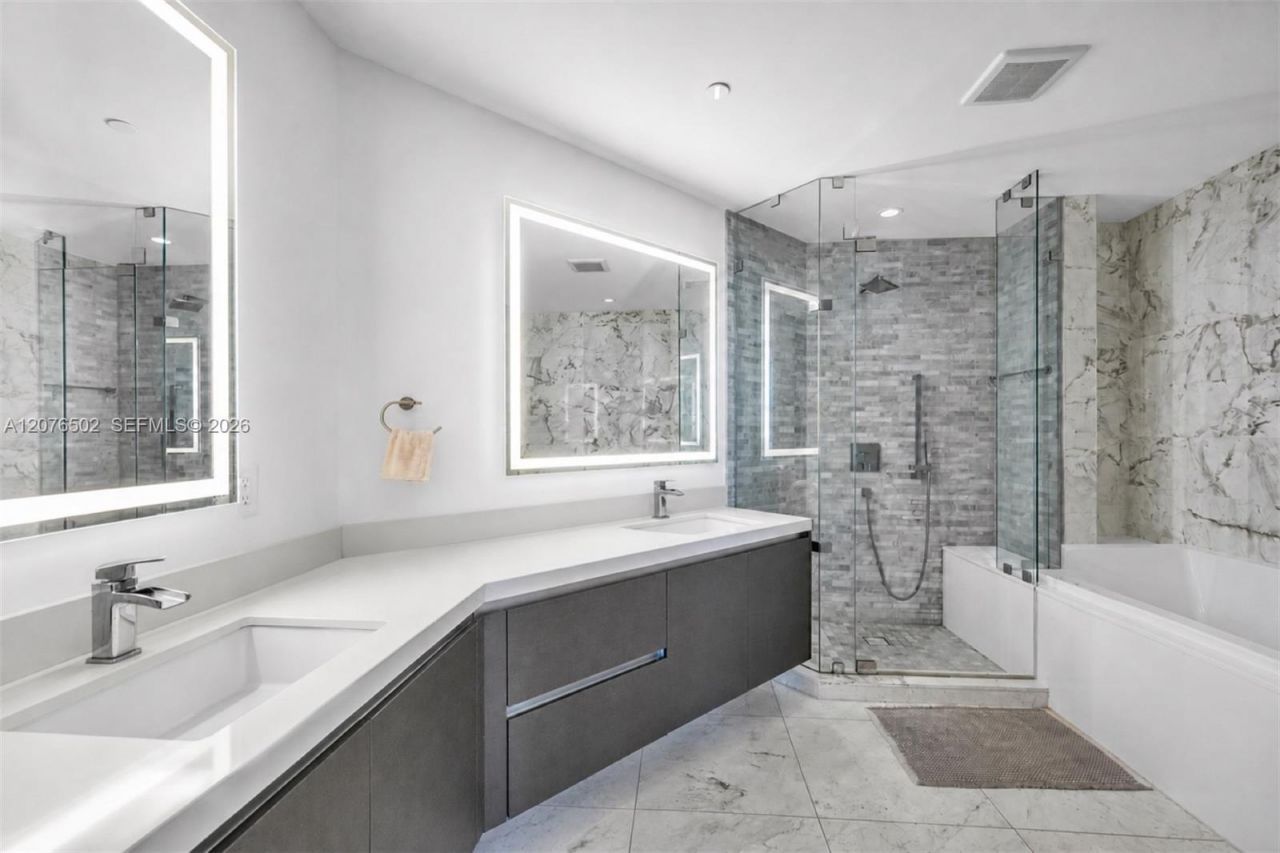 851 NE 1st Ave , Unit 2408, Miami, FL 33132 Photo