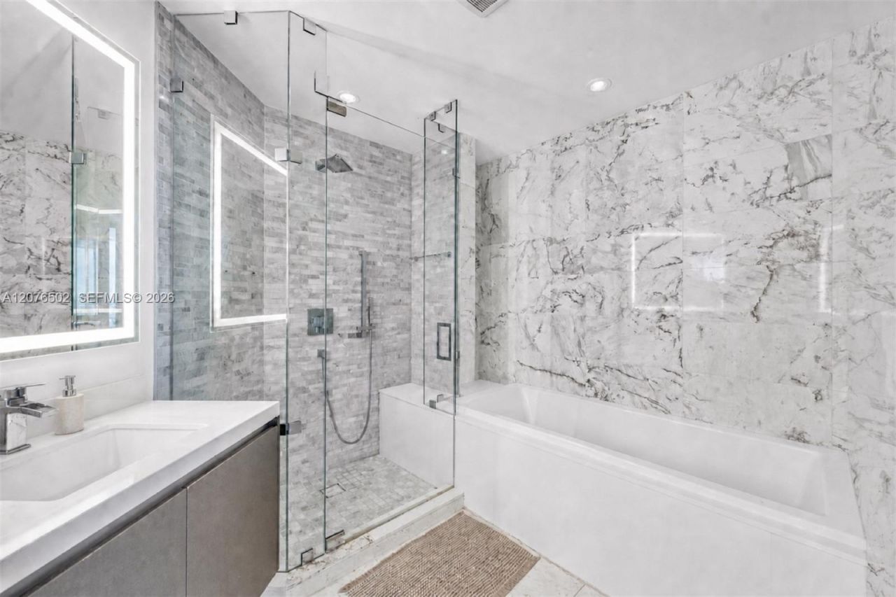 851 NE 1st Ave , Unit 2408, Miami, FL 33132 Photo