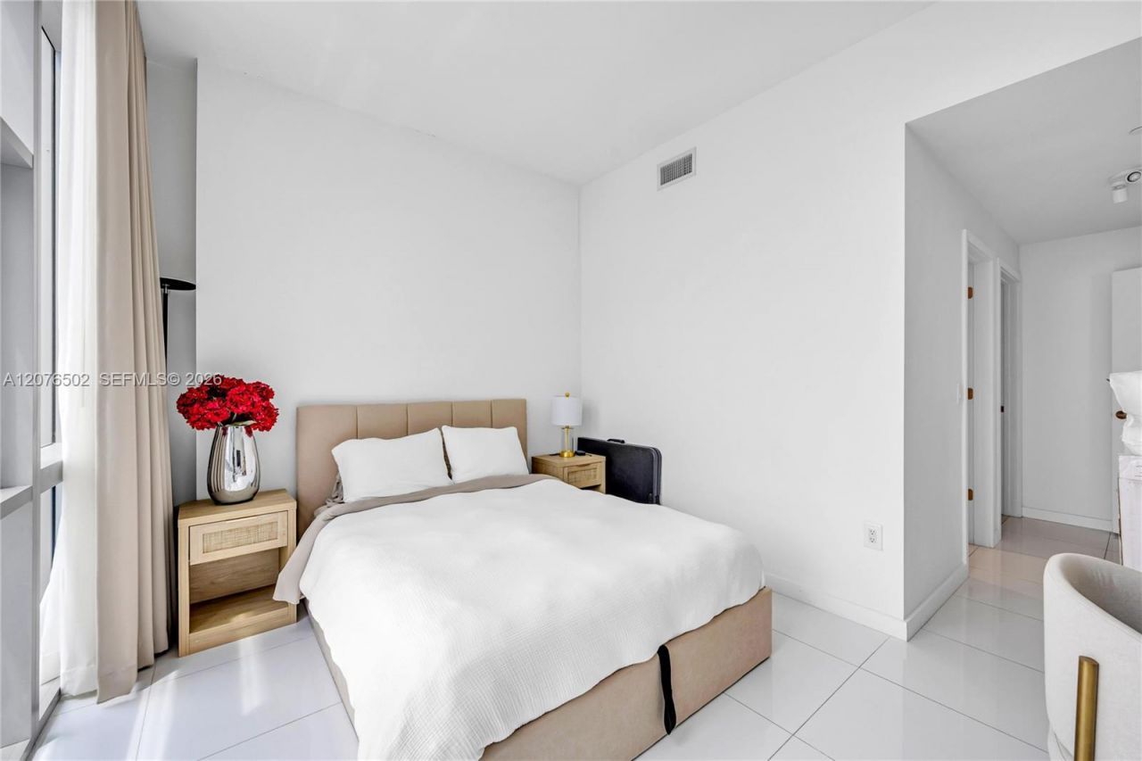851 NE 1st Ave , Unit 2408, Miami, FL 33132 Photo