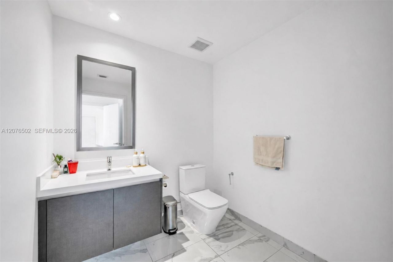 851 NE 1st Ave , Unit 2408, Miami, FL 33132 Photo