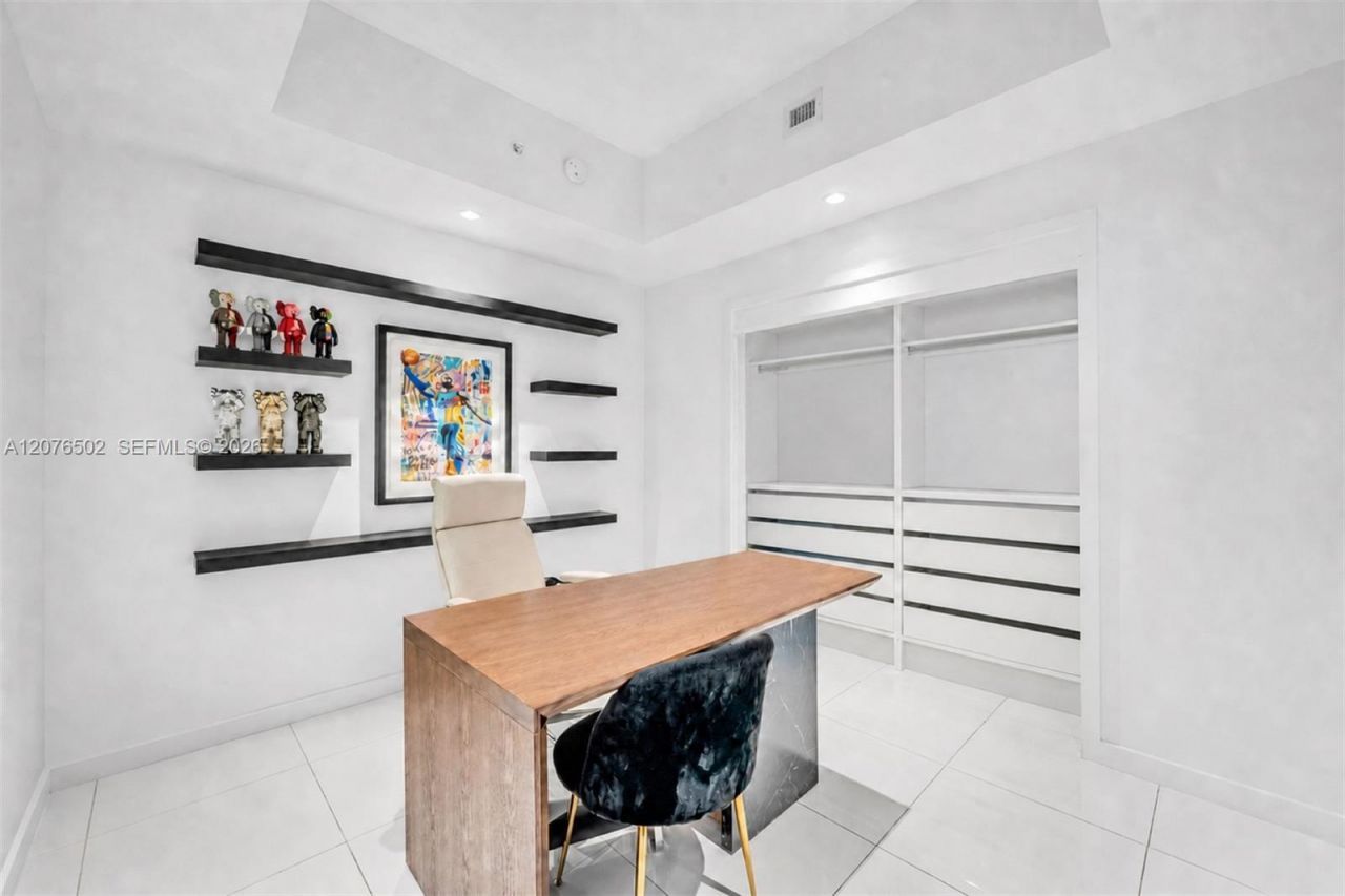 851 NE 1st Ave , Unit 2408, Miami, FL 33132 Photo