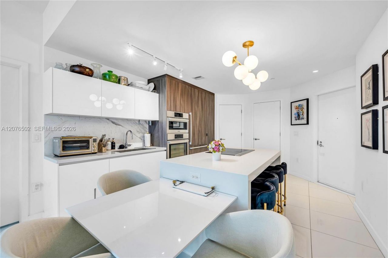 851 NE 1st Ave , Unit 2408, Miami, FL 33132 Photo