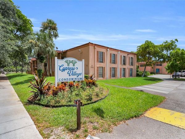 7100 Fairway Dr , Unit K11, Miami Lakes, FL 33014