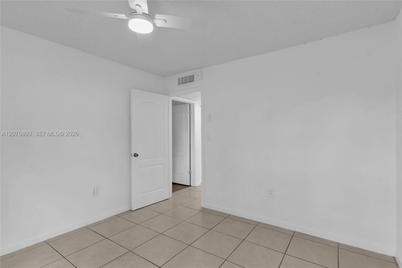 7100 Fairway Dr , Unit K11, Miami Lakes, FL 33014 Photo