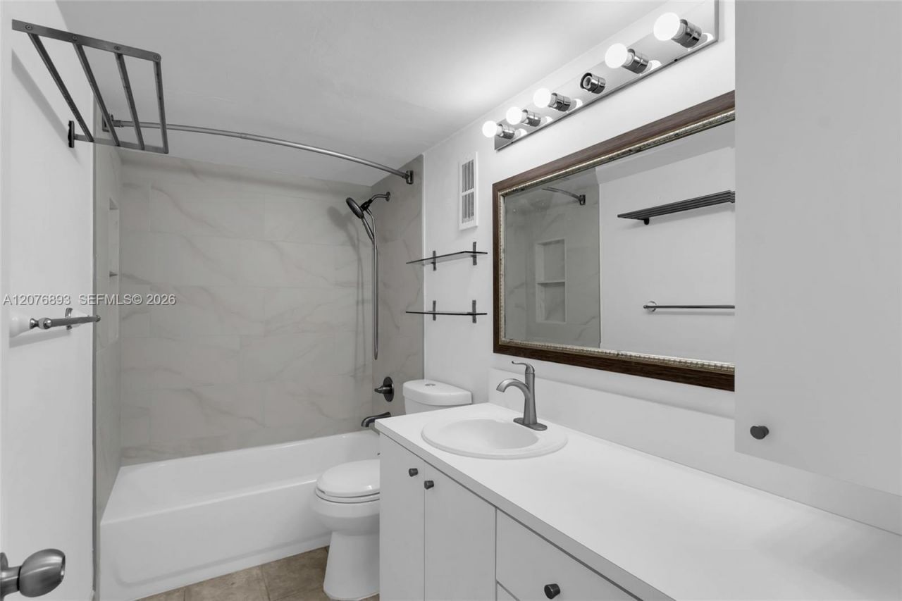7100 Fairway Dr , Unit K11, Miami Lakes, FL 33014 Photo