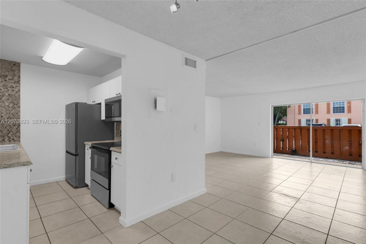 7100 Fairway Dr , Unit K11, Miami Lakes, FL 33014 Photo