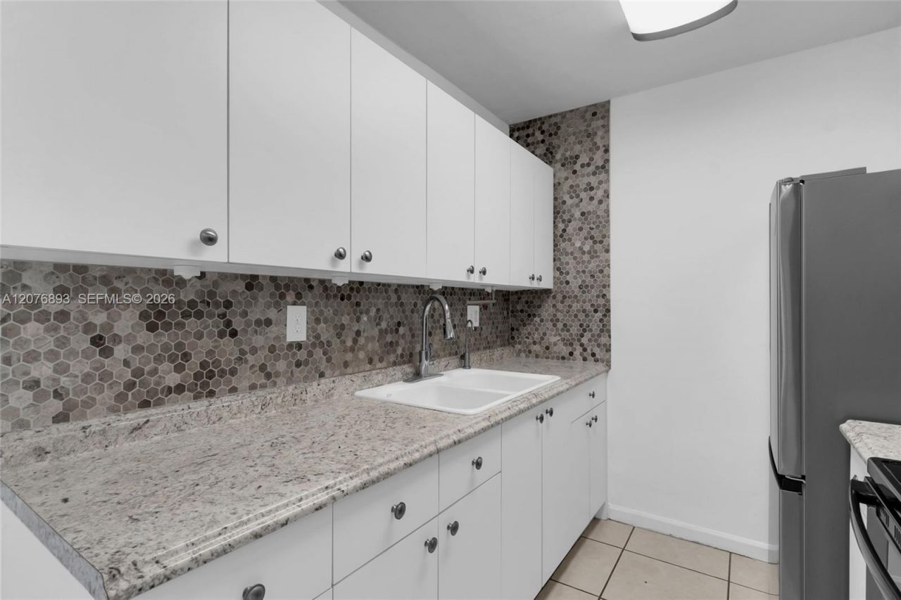 7100 Fairway Dr , Unit K11, Miami Lakes, FL 33014 Photo