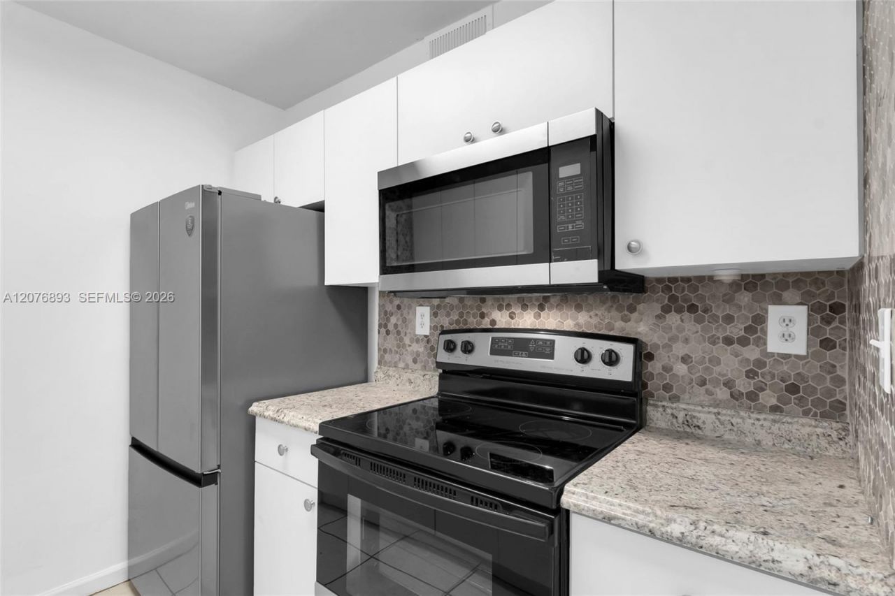 7100 Fairway Dr , Unit K11, Miami Lakes, FL 33014 Photo