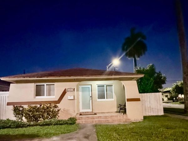 1092 W 32nd Street, Hialeah, FL 33012