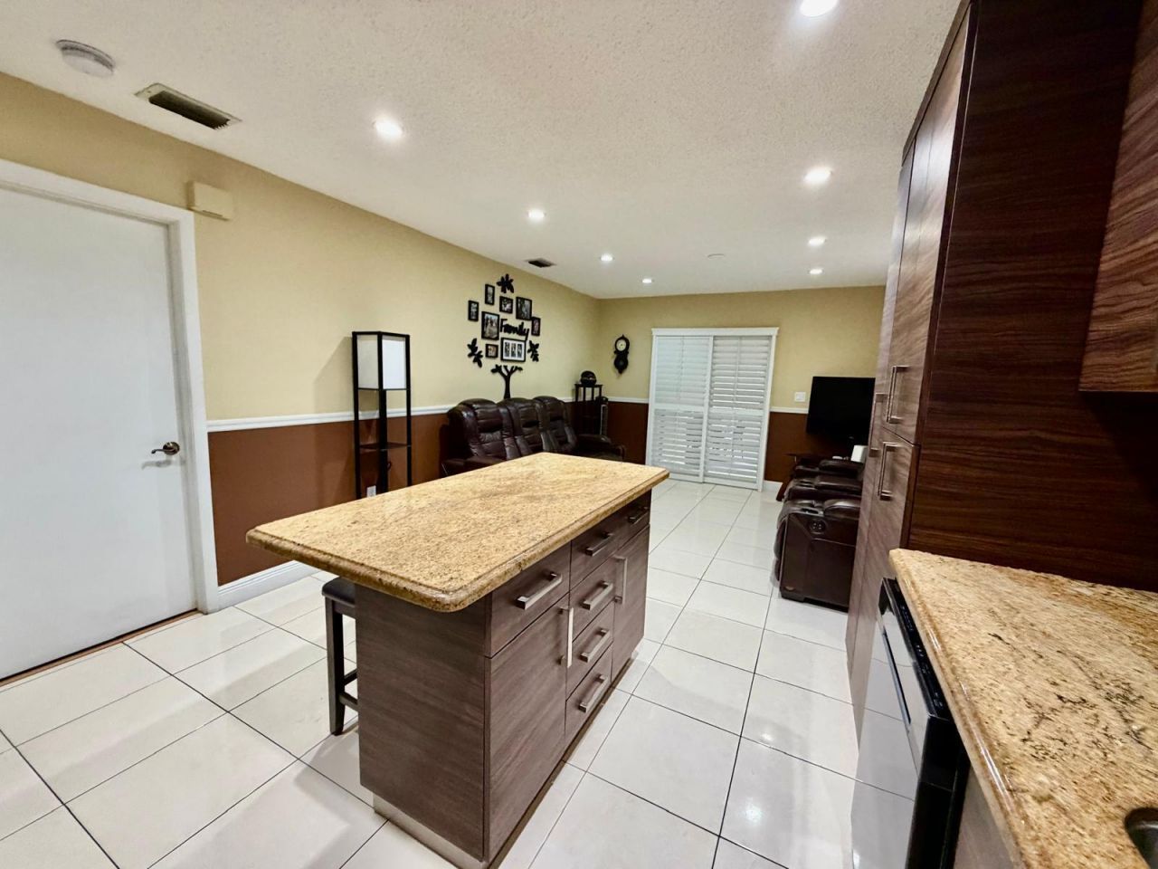 1092 W 32nd Street, Hialeah, FL 33012 Photo