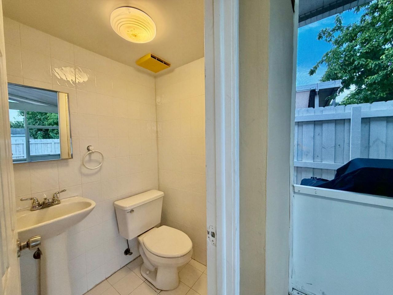 1092 W 32nd Street, Hialeah, FL 33012 Photo