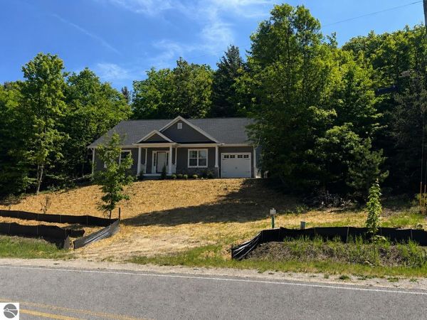 6 Hoxie Road E, Cedar, MI 49621