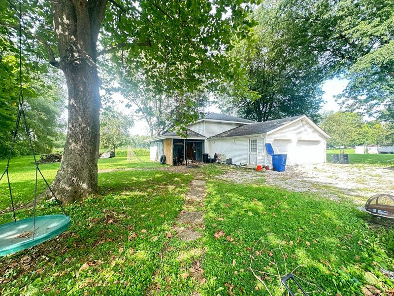 5715 Chestnut Hills Road NE, Newark, OH 43055 Photo 3