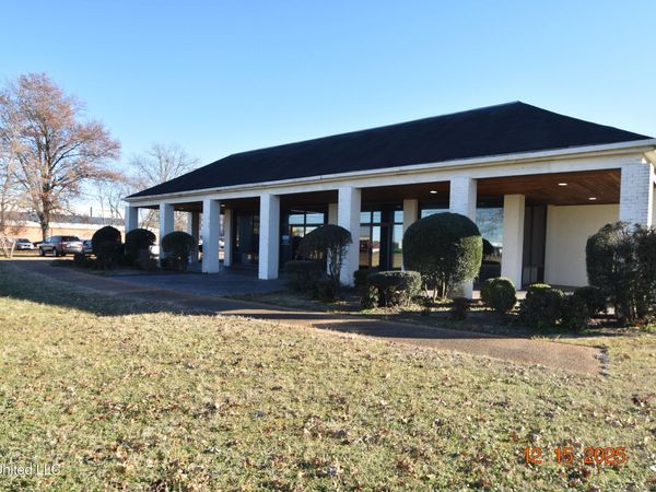1907 W Us-82 Highway, Greenwood, MS 38930