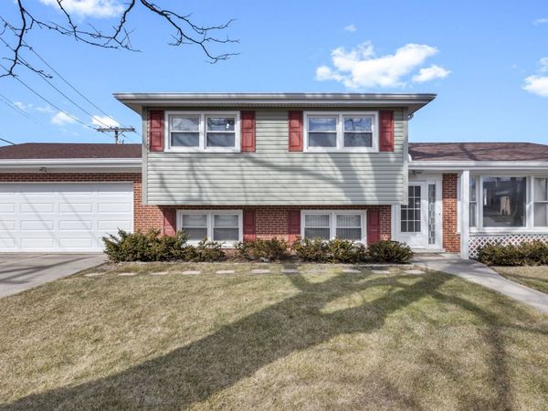 9230 N Callero Drive , Niles, IL 60714