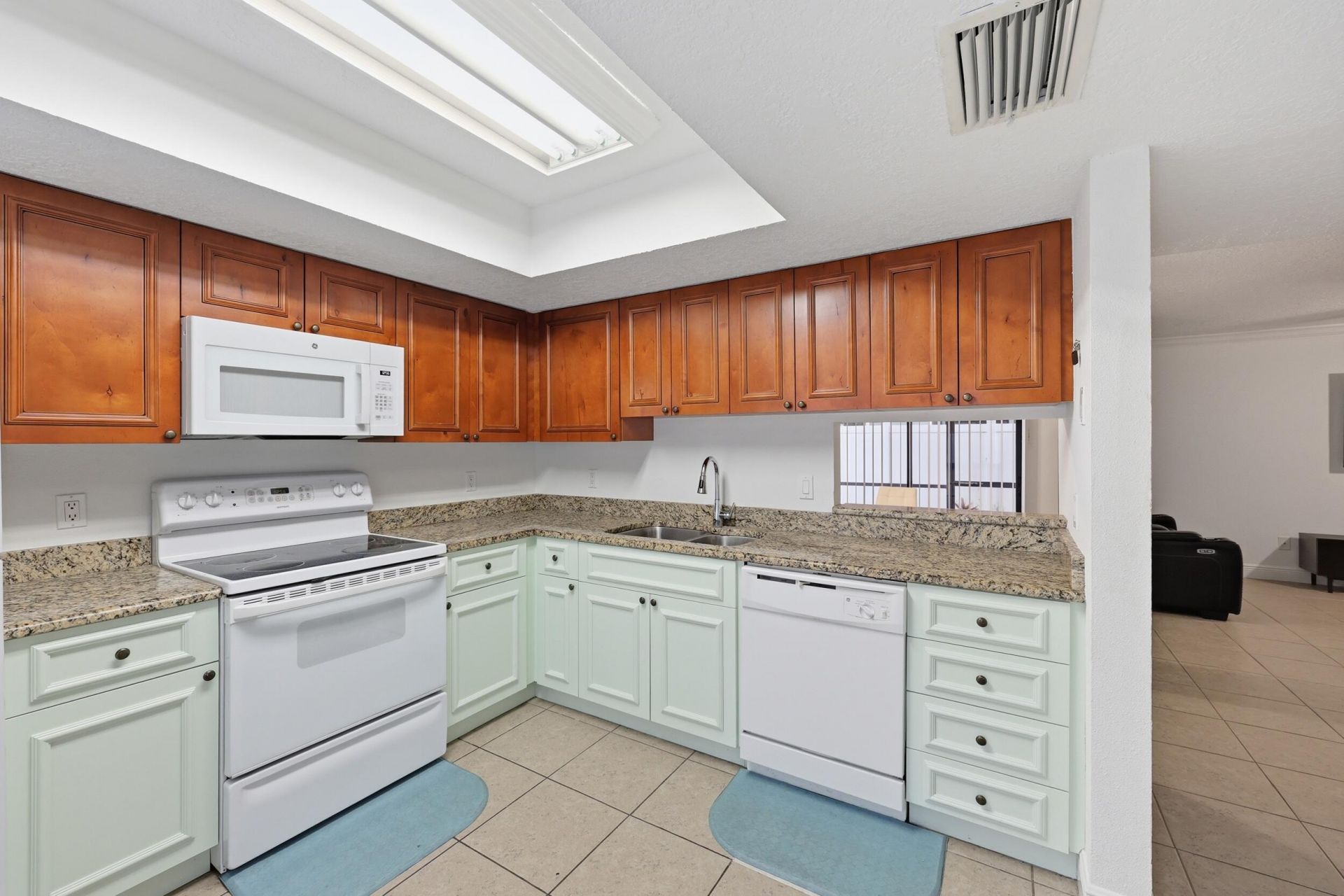 301 Lakewood Drive, Unit 8A, Jupiter, FL 33458 Photo