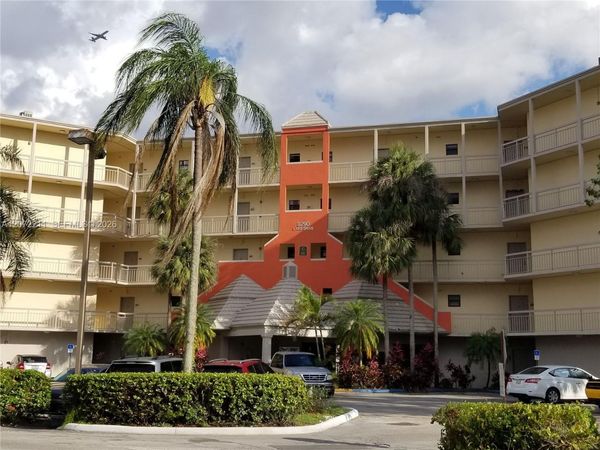8290 Lake Dr , Unit 440, Doral, FL 33166