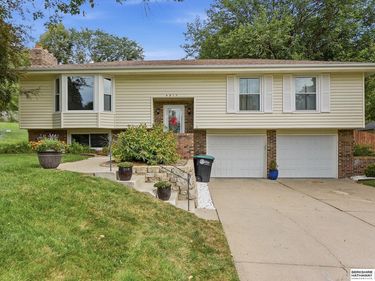 4917 N 106th Street, Omaha, NE 68134