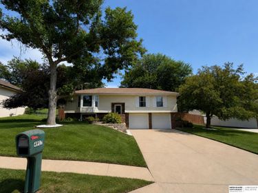 4917 N 106th Street, Omaha, NE 68134