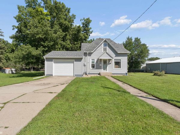 1727 S Carolina Avenue, Mason City, IA 50401