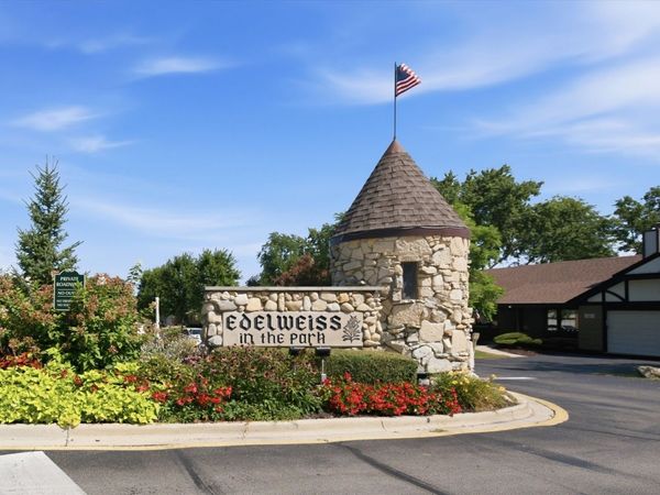 11553 AUTOBAHN Drive E, Unit 201, Palos Park, IL 60464
