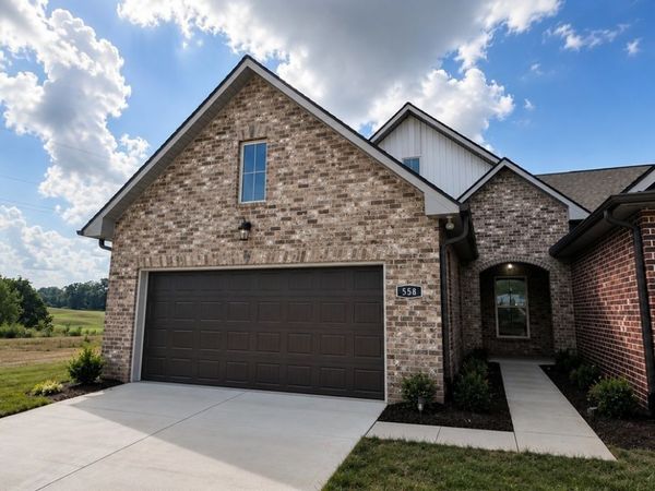 558 W Foxrun , Springfield, TN 37172