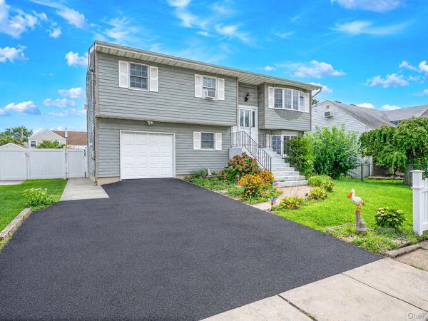 79 Jefferson Street , Freeport, NY 11520