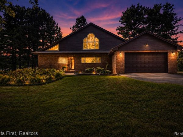 9022 Kingston Court, Hamburg Township, Mi 48169