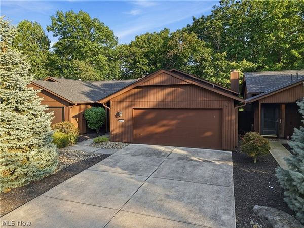 18259 Glencreek Lane , Strongsville, OH 44136