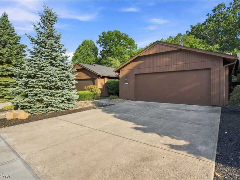 18259 Glencreek Lane, Strongsville, OH 44136 Photo 2