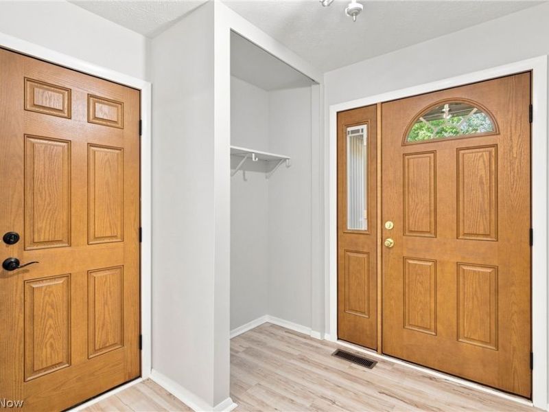 18259 Glencreek Lane, Strongsville, OH 44136 Photo 8