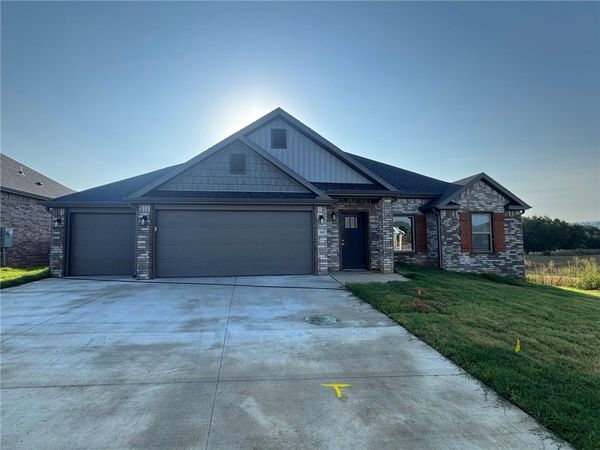 263 S Eagle Mountain Street , Prairie Grove, AR 72753