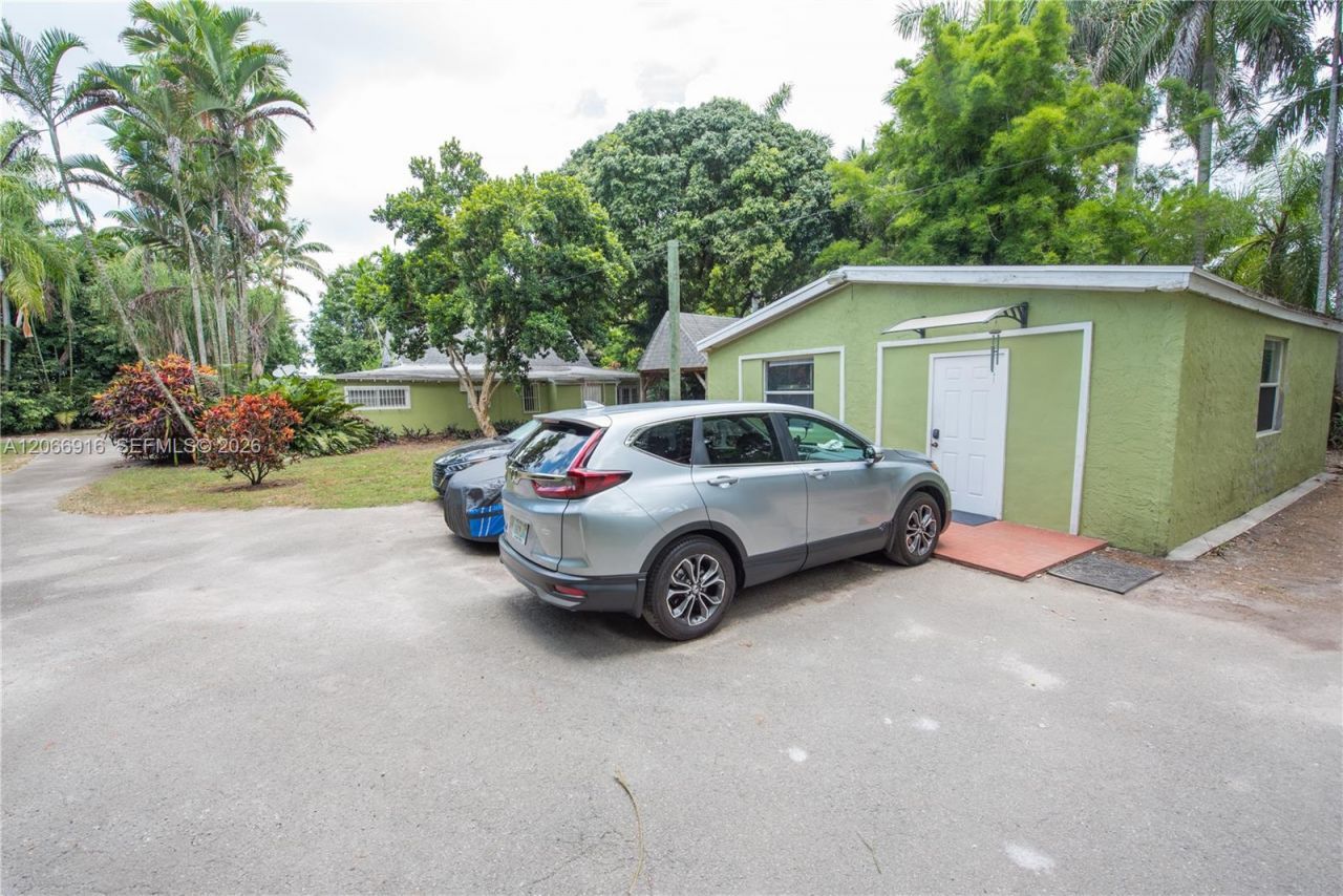 14000 SW 216th St, Miami, FL 33170 Photo