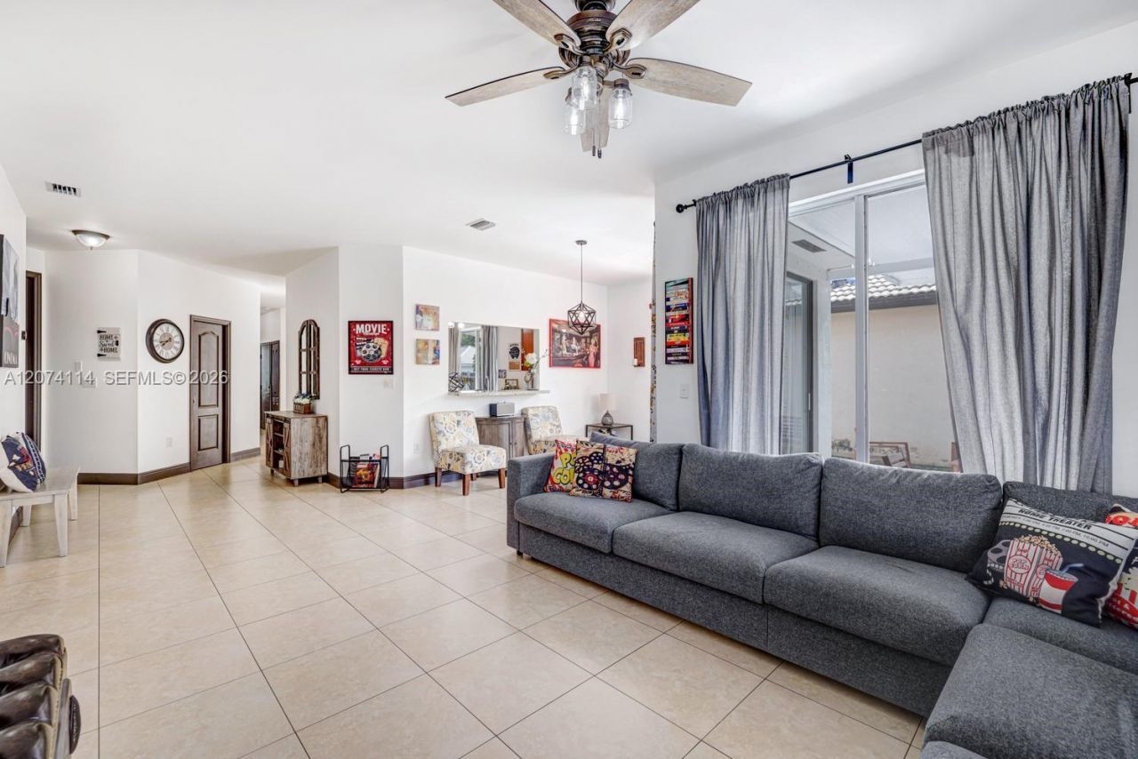 16082 SW 68th Ter , Miami, FL 33193 Photo