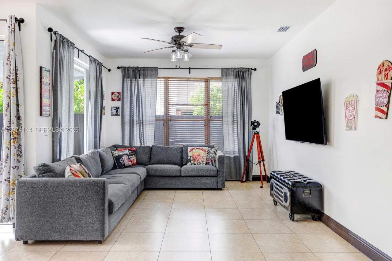 16082 SW 68th Ter , Miami, FL 33193 Photo