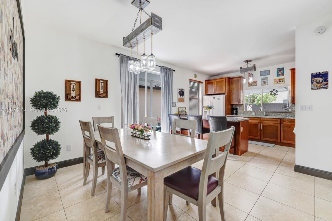 16082 SW 68th Ter , Miami, FL 33193 Photo