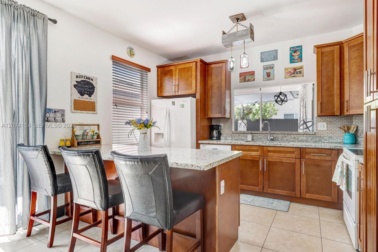 16082 SW 68th Ter , Miami, FL 33193 Photo